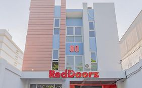 Reddoorz Plus Syariah @ Raya Nginden 2